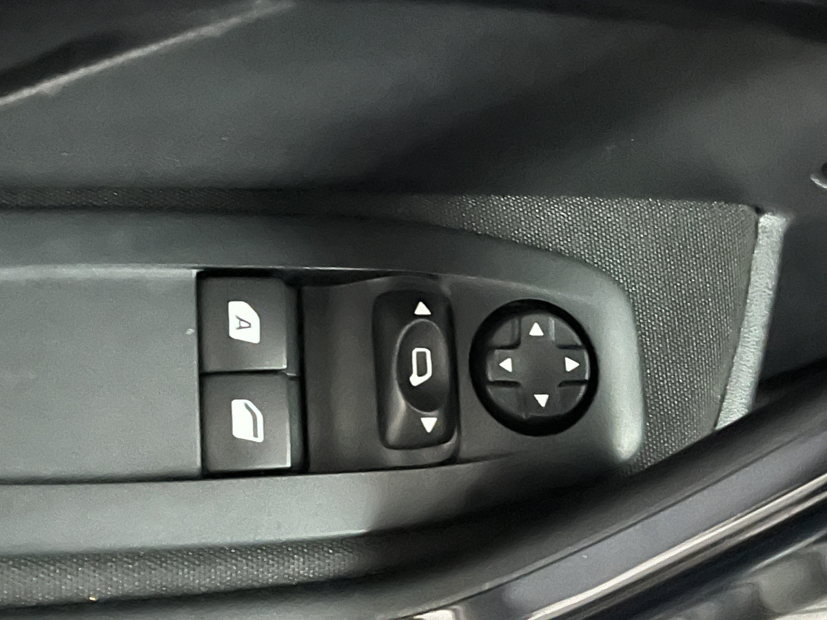 PEUGEOT 208 1,6 HDI 75 ACTIVE BUSINESS GPS REGULATEUR LIMITEUR FEUX HALOGENE PARK PILOT TRES BON ETAT