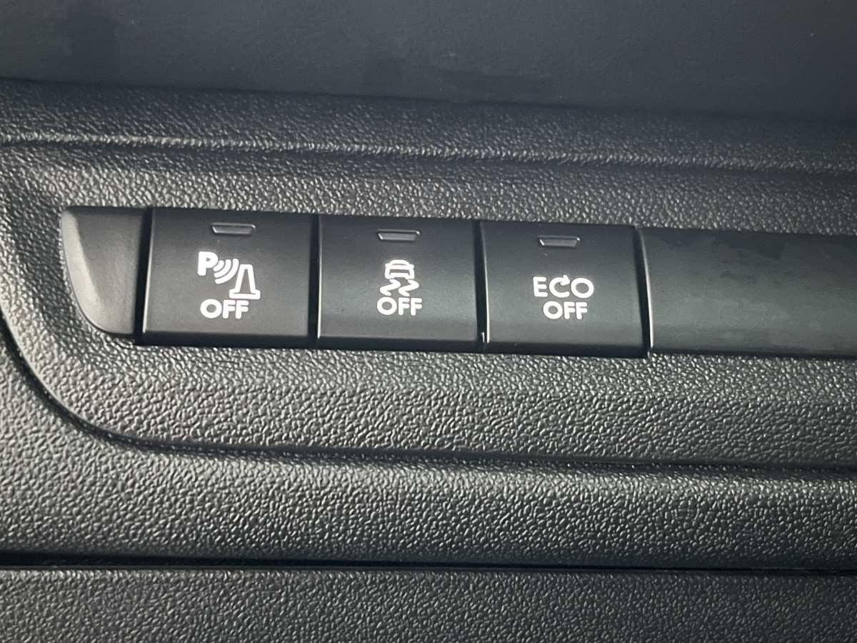 PEUGEOT 208 1,6 HDI 75 ACTIVE BUSINESS GPS REGULATEUR LIMITEUR FEUX HALOGENE PARK PILOT TRES BON ETAT