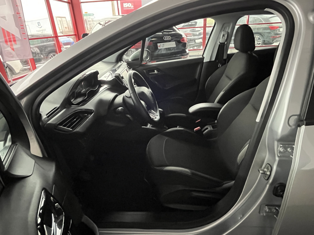 PEUGEOT 208 1,6 HDI 75 ACTIVE BUSINESS GPS REGULATEUR LIMITEUR FEUX HALOGENE PARK PILOT TRES BON ETAT