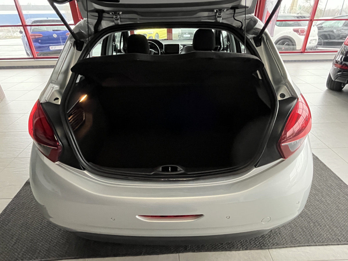 PEUGEOT 208 1,6 HDI 75 ACTIVE BUSINESS GPS REGULATEUR LIMITEUR FEUX HALOGENE PARK PILOT TRES BON ETAT