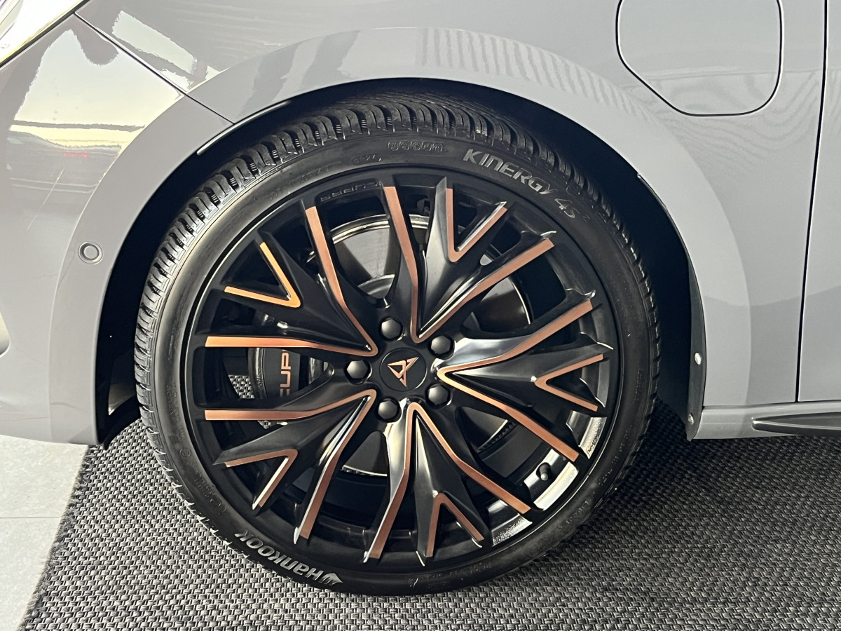 CUPRA LEON 1,4 E-HYBRID 245 DSG6 TOIT PANORAMIQUE OUVRANT GPS  CAMERA KEYLESS FULL LED VIRTUAL COCKPIT PARK PILOT DRIVE PROFILE REGULATEUR LIMITEUR EXCELLENT ETAT