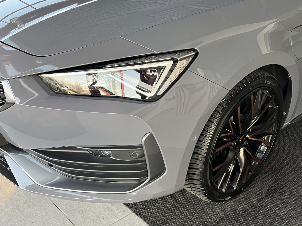 CUPRA LEON 1,4 E-HYBRID 245 DSG6 TOIT PANORAMIQUE OUVRANT GPS  CAMERA KEYLESS FULL LED VIRTUAL COCKPIT PARK PILOT DRIVE PROFILE REGULATEUR LIMITEUR EXCELLENT ETAT