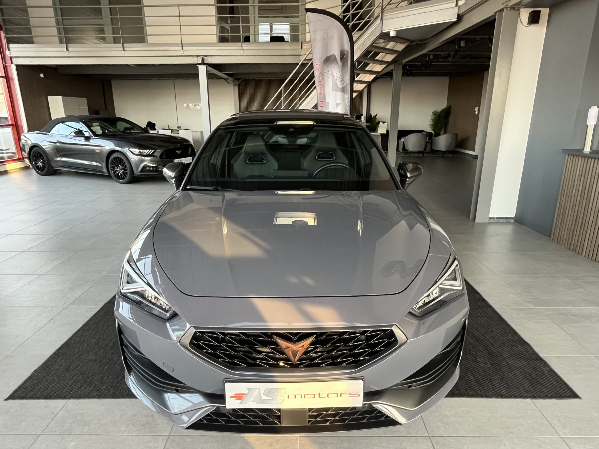 CUPRA LEON 1,4 E-HYBRID 245 DSG6 TOIT PANORAMIQUE OUVRANT GPS  CAMERA KEYLESS FULL LED VIRTUAL COCKPIT PARK PILOT DRIVE PROFILE REGULATEUR LIMITEUR EXCELLENT ETAT