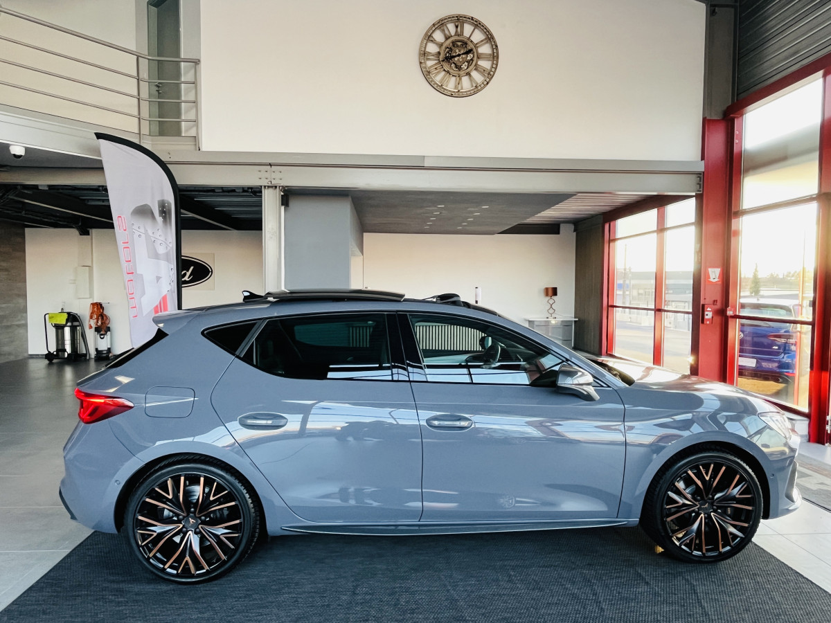 CUPRA LEON 1,4 E-HYBRID 245 DSG6 TOIT PANORAMIQUE OUVRANT GPS  CAMERA KEYLESS FULL LED VIRTUAL COCKPIT PARK PILOT DRIVE PROFILE REGULATEUR LIMITEUR EXCELLENT ETAT