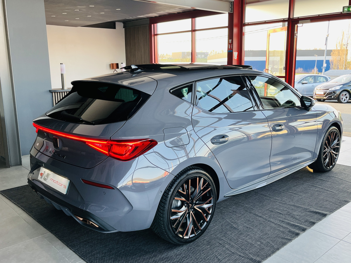 CUPRA LEON 1,4 E-HYBRID 245 DSG6 TOIT PANORAMIQUE OUVRANT GPS  CAMERA KEYLESS FULL LED VIRTUAL COCKPIT PARK PILOT DRIVE PROFILE REGULATEUR LIMITEUR EXCELLENT ETAT