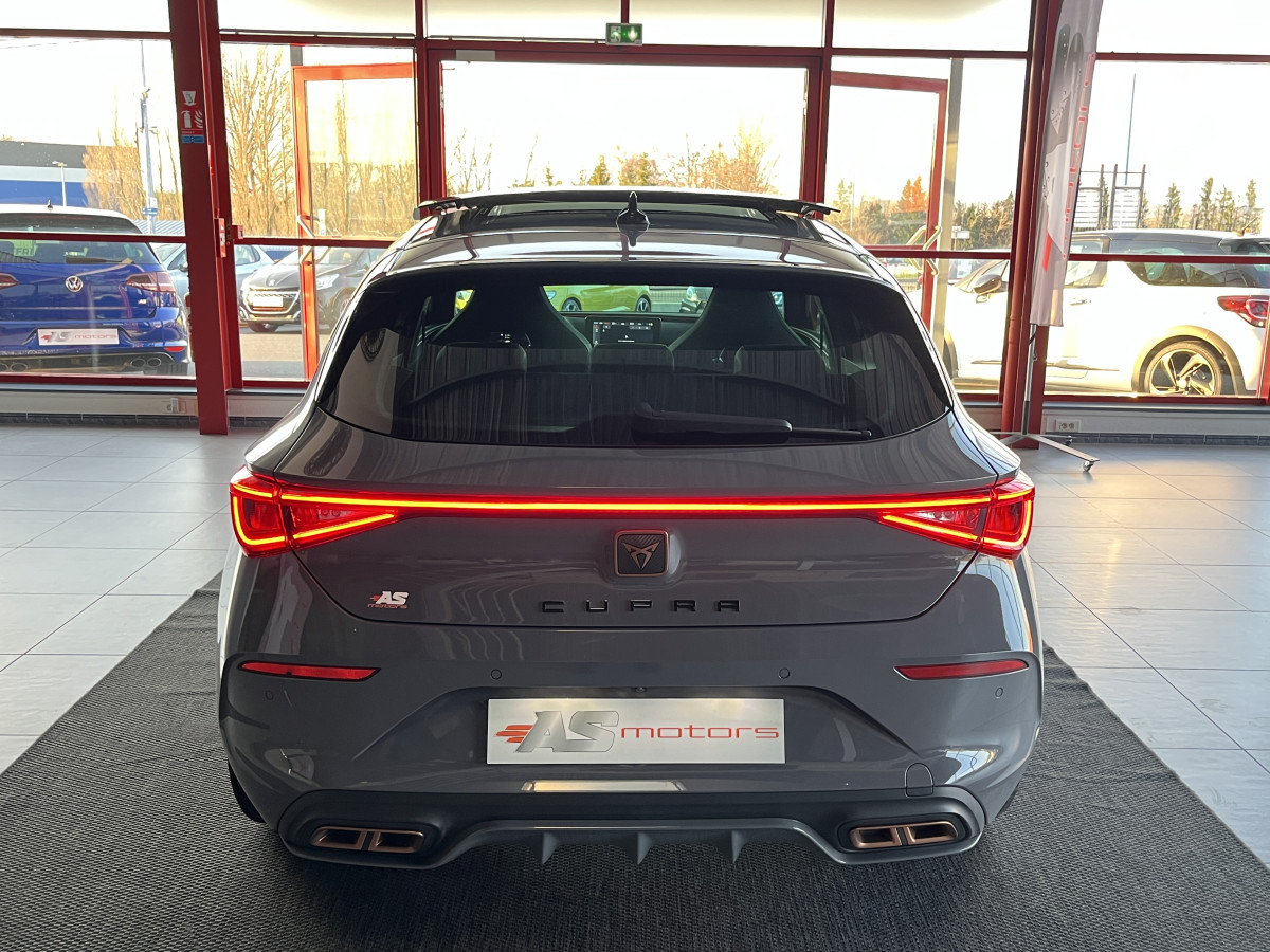 CUPRA LEON 1,4 E-HYBRID 245 DSG6 TOIT PANORAMIQUE OUVRANT GPS  CAMERA KEYLESS FULL LED VIRTUAL COCKPIT PARK PILOT DRIVE PROFILE REGULATEUR LIMITEUR EXCELLENT ETAT