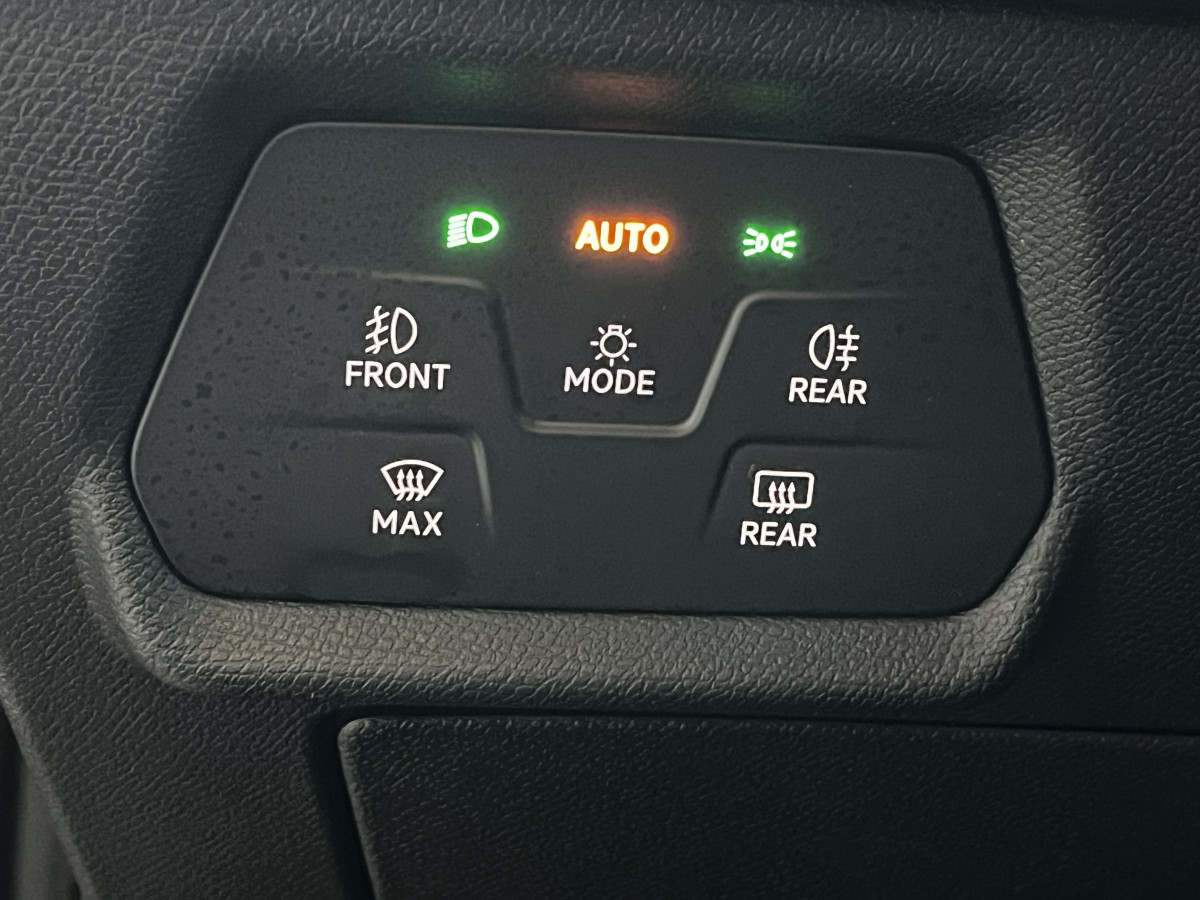 CUPRA LEON 1,4 E-HYBRID 245 DSG6 TOIT PANORAMIQUE OUVRANT GPS  CAMERA KEYLESS FULL LED VIRTUAL COCKPIT PARK PILOT DRIVE PROFILE REGULATEUR LIMITEUR EXCELLENT ETAT