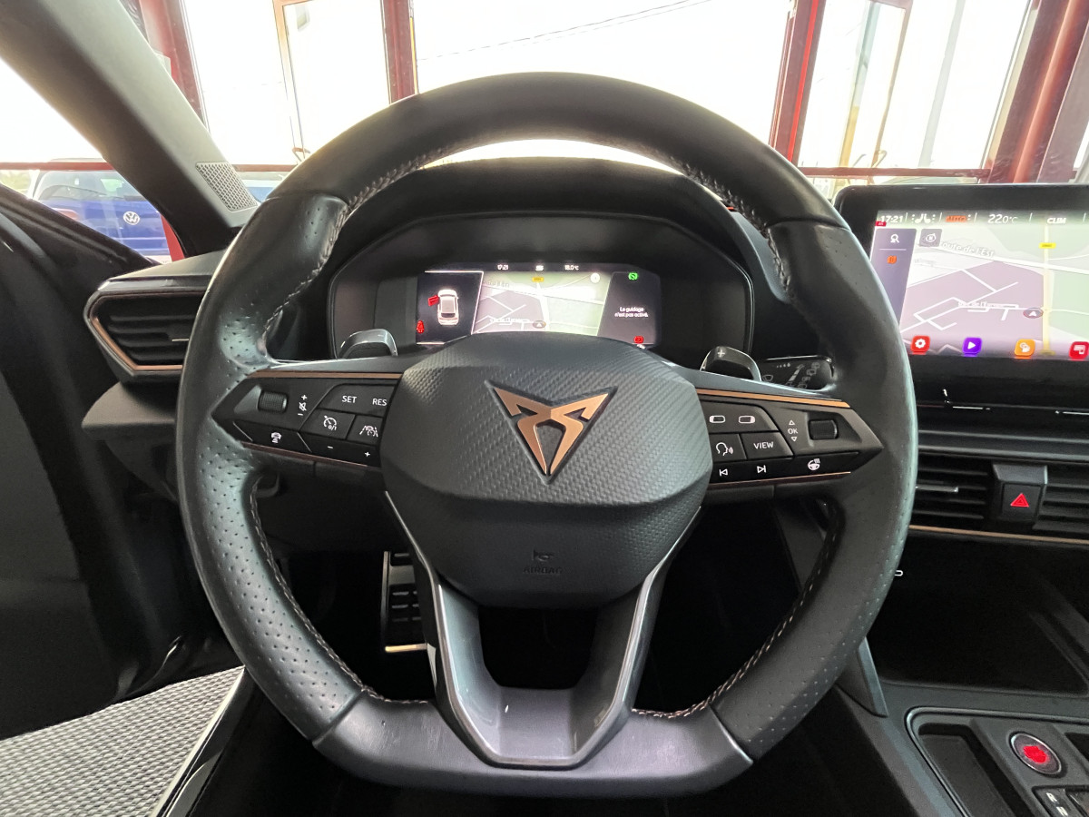 CUPRA LEON 1,4 E-HYBRID 245 DSG6 TOIT PANORAMIQUE OUVRANT GPS  CAMERA KEYLESS FULL LED VIRTUAL COCKPIT PARK PILOT DRIVE PROFILE REGULATEUR LIMITEUR EXCELLENT ETAT