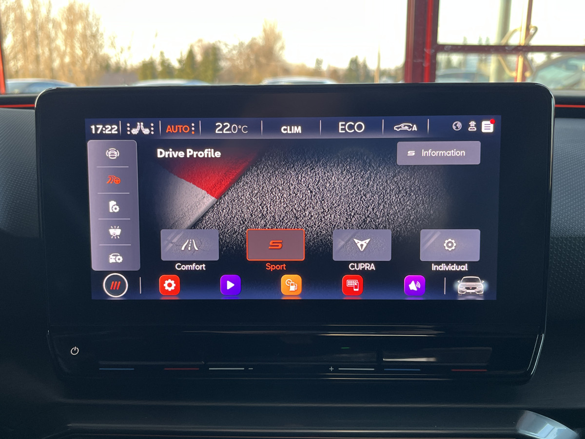 CUPRA LEON 1,4 E-HYBRID 245 DSG6 TOIT PANORAMIQUE OUVRANT GPS  CAMERA KEYLESS FULL LED VIRTUAL COCKPIT PARK PILOT DRIVE PROFILE REGULATEUR LIMITEUR EXCELLENT ETAT