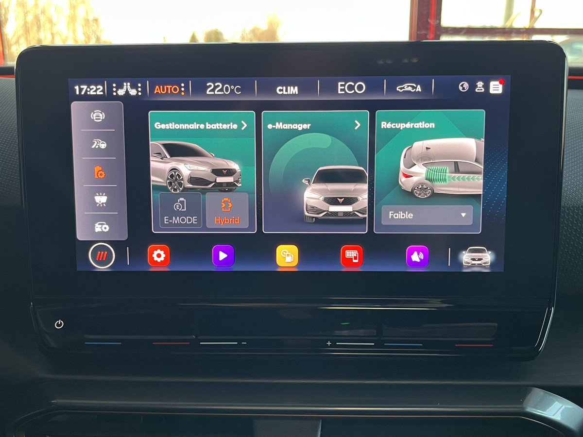 CUPRA LEON 1,4 E-HYBRID 245 DSG6 TOIT PANORAMIQUE OUVRANT GPS  CAMERA KEYLESS FULL LED VIRTUAL COCKPIT PARK PILOT DRIVE PROFILE REGULATEUR LIMITEUR EXCELLENT ETAT