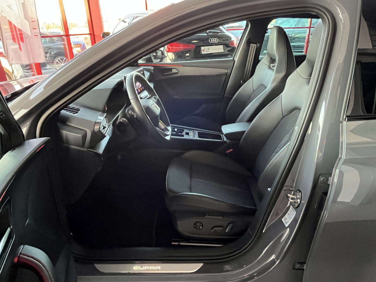 CUPRA LEON 1,4 E-HYBRID 245 DSG6 TOIT PANORAMIQUE OUVRANT GPS  CAMERA KEYLESS FULL LED VIRTUAL COCKPIT PARK PILOT DRIVE PROFILE REGULATEUR LIMITEUR EXCELLENT ETAT
