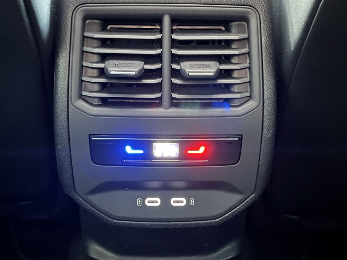 CUPRA LEON 1,4 E-HYBRID 245 DSG6 TOIT PANORAMIQUE OUVRANT GPS  CAMERA KEYLESS FULL LED VIRTUAL COCKPIT PARK PILOT DRIVE PROFILE REGULATEUR LIMITEUR EXCELLENT ETAT