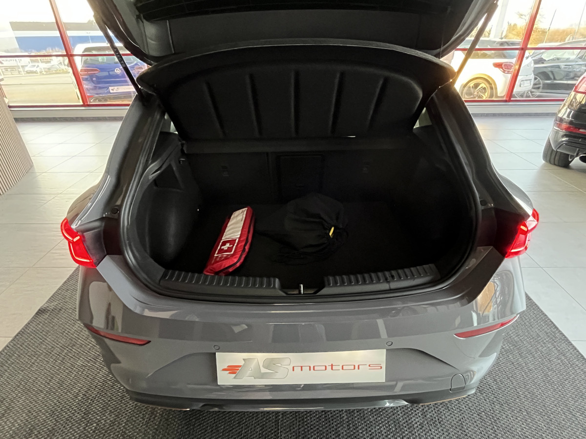 CUPRA LEON 1,4 E-HYBRID 245 DSG6 TOIT PANORAMIQUE OUVRANT GPS  CAMERA KEYLESS FULL LED VIRTUAL COCKPIT PARK PILOT DRIVE PROFILE REGULATEUR LIMITEUR EXCELLENT ETAT