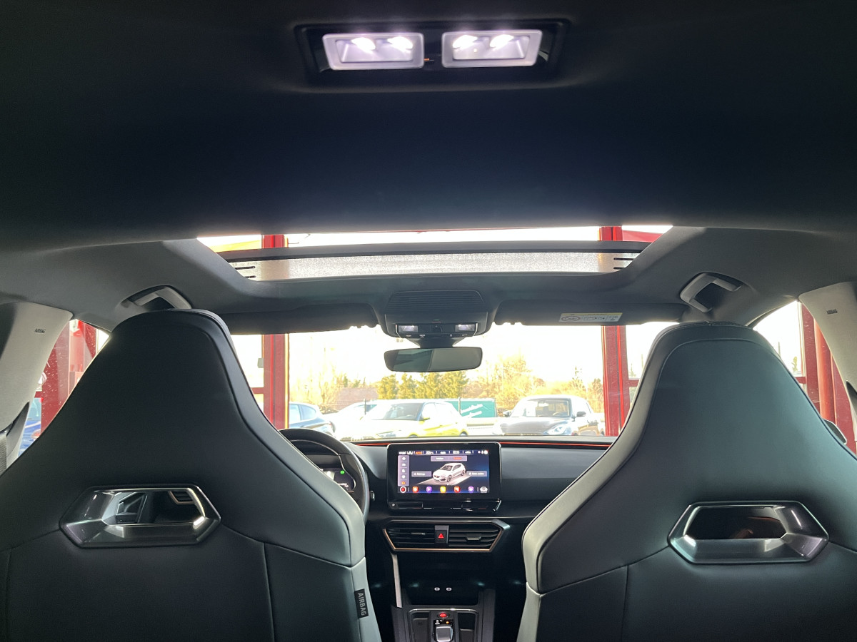 CUPRA LEON 1,4 E-HYBRID 245 DSG6 TOIT PANORAMIQUE OUVRANT GPS  CAMERA KEYLESS FULL LED VIRTUAL COCKPIT PARK PILOT DRIVE PROFILE REGULATEUR LIMITEUR EXCELLENT ETAT