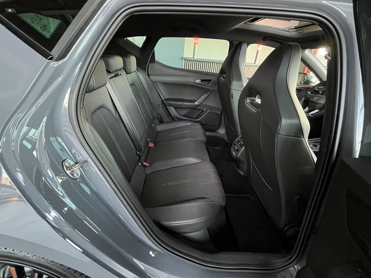 CUPRA LEON 1,4 E-HYBRID 245 DSG6 TOIT PANORAMIQUE OUVRANT GPS  CAMERA KEYLESS FULL LED VIRTUAL COCKPIT PARK PILOT DRIVE PROFILE REGULATEUR LIMITEUR EXCELLENT ETAT