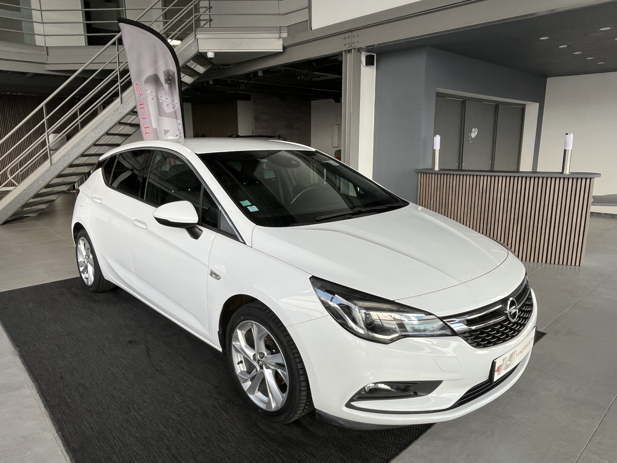 OPEL ASTRA 1,4 150 DYNAMIC ATTELAGE GPS APPLE CARPLAY PARK PILOT REGULATEUR LIMITEUR JANTES ALU 17 TRES BON ETAT