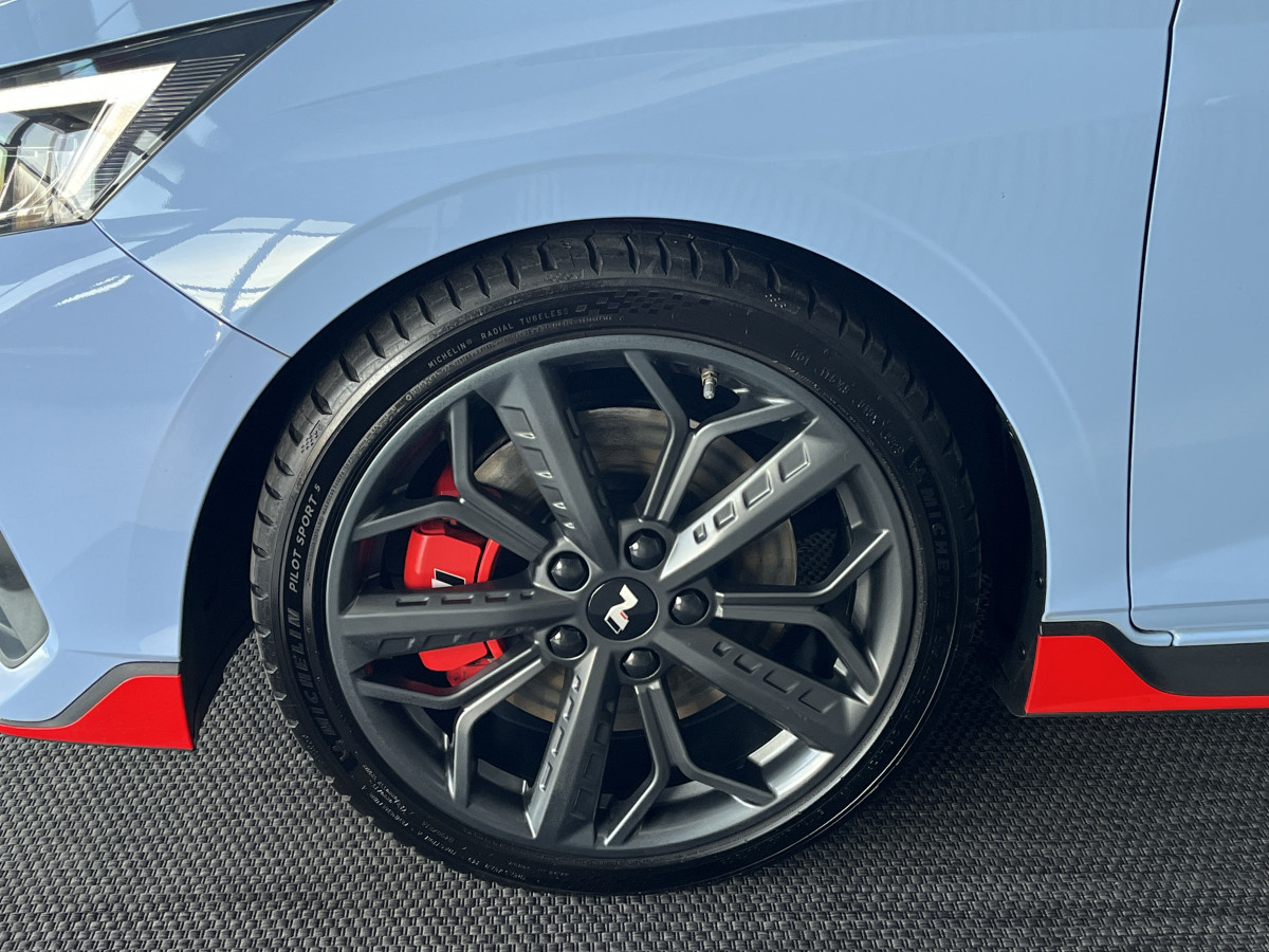 HYUNDAI I20 N 1,6 T-GDI 204 GPS CAMERA APPLE CARPLAY REGULATEUR LIMITEUR KEYLESS VIRTUAL COCKPIT DRIVE SELECT HIFI BOSE FULL LED DIFFERENTIEL A GLISSEMENT EXCELLENT ETAT