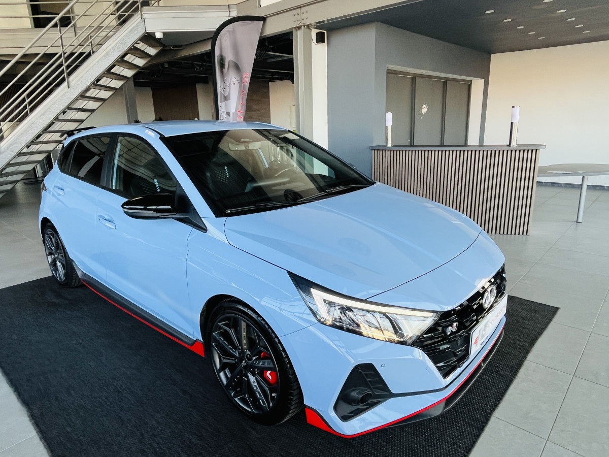 HYUNDAI I20 N 1,6 T-GDI 204 GPS CAMERA APPLE CARPLAY REGULATEUR LIMITEUR KEYLESS VIRTUAL COCKPIT DRIVE SELECT HIFI BOSE FULL LED DIFFERENTIEL A GLISSEMENT EXCELLENT ETAT