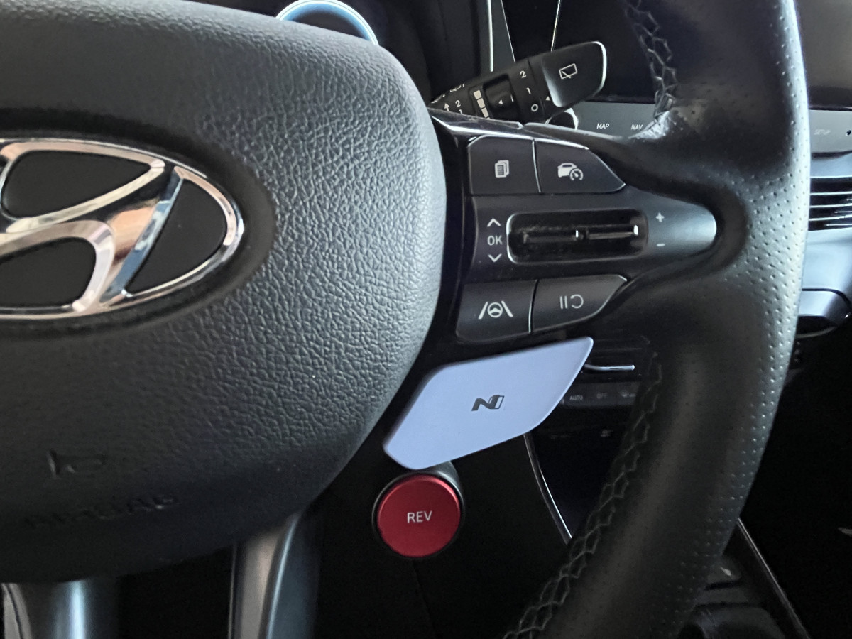 HYUNDAI I20 N 1,6 T-GDI 204 GPS CAMERA APPLE CARPLAY REGULATEUR LIMITEUR KEYLESS VIRTUAL COCKPIT DRIVE SELECT HIFI BOSE FULL LED DIFFERENTIEL A GLISSEMENT EXCELLENT ETAT