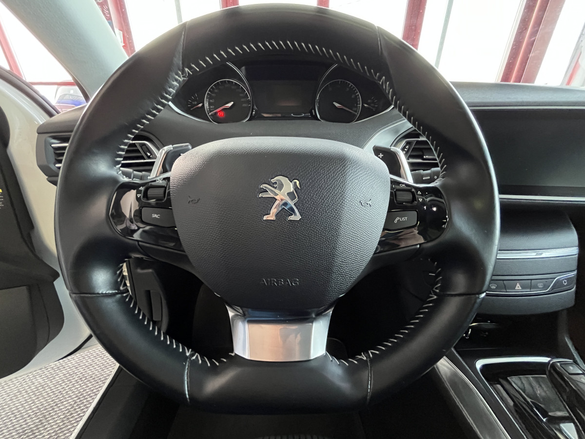 PEUGEOT 308 1,2 130 EAT8 TYPE ALLURE GPS KEYLESS APPLE CARPLAY TOIT PANRAMIQUE REGULATEUR LIMITEUR ATTELAGE PARK PILOT JANTES ALU 17  EXCELLENT ETAT