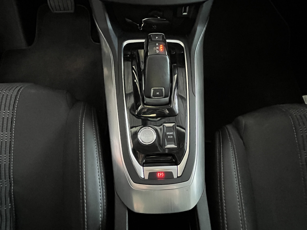 PEUGEOT 308 1,2 130 EAT8 TYPE ALLURE GPS KEYLESS APPLE CARPLAY TOIT PANRAMIQUE REGULATEUR LIMITEUR ATTELAGE PARK PILOT JANTES ALU 17  EXCELLENT ETAT