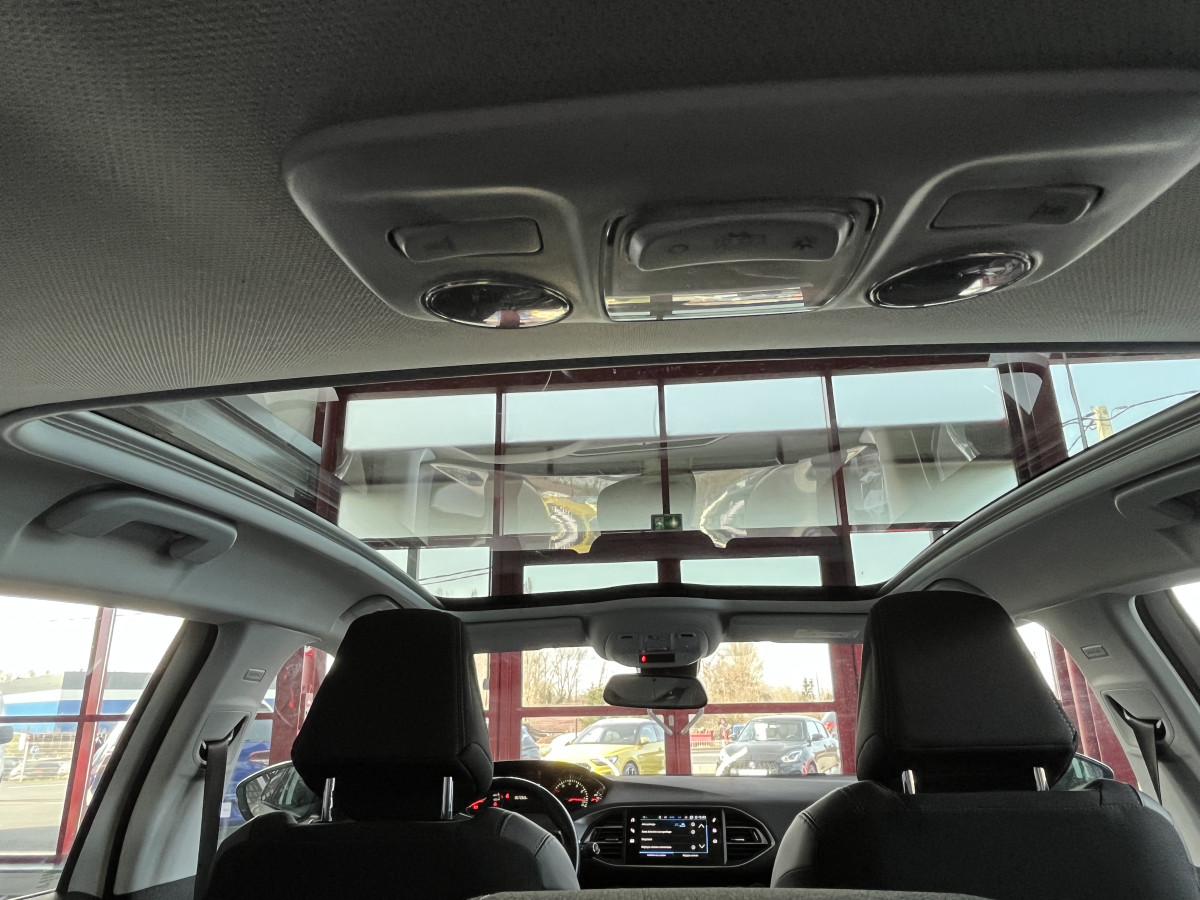 PEUGEOT 308 1,2 130 EAT8 TYPE ALLURE GPS KEYLESS APPLE CARPLAY TOIT PANRAMIQUE REGULATEUR LIMITEUR ATTELAGE PARK PILOT JANTES ALU 17  EXCELLENT ETAT