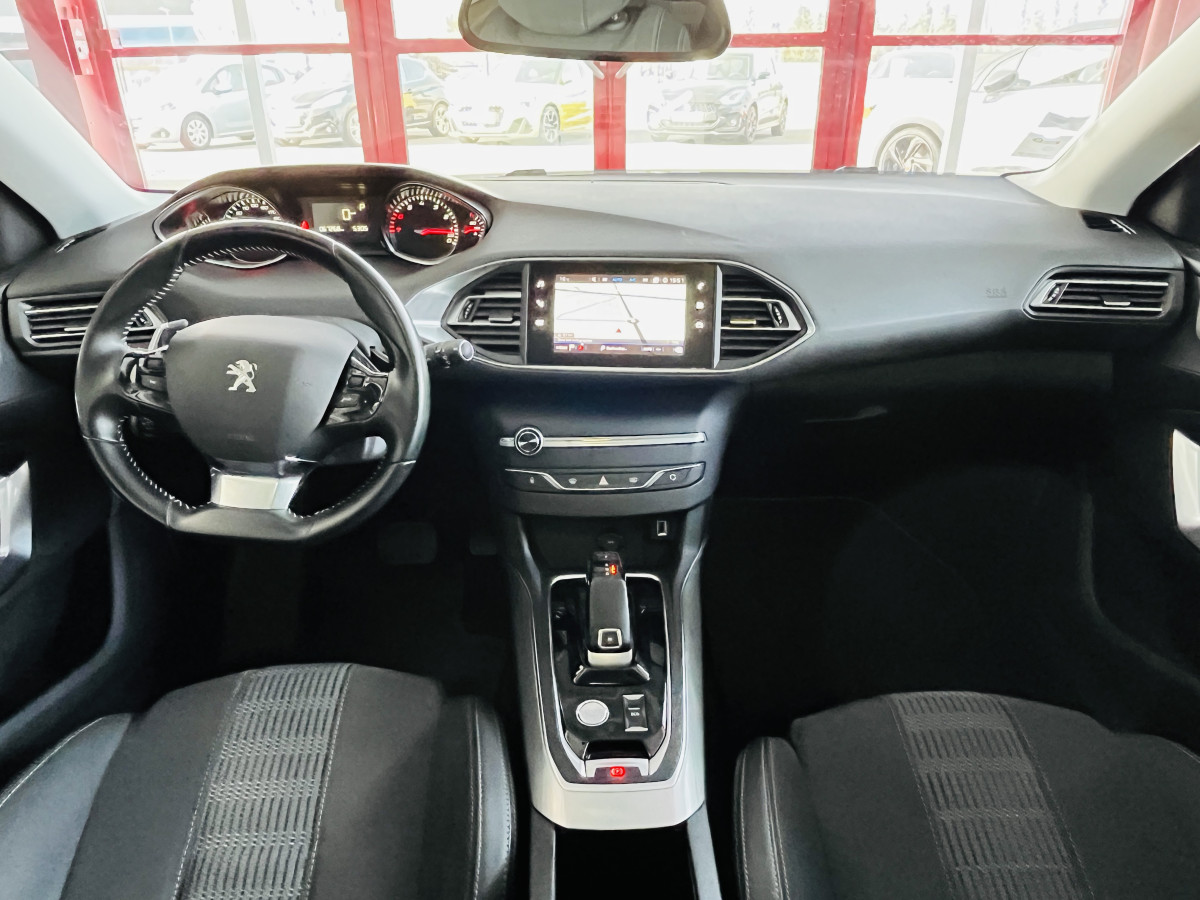 PEUGEOT 308 1,2 130 EAT8 TYPE ALLURE GPS KEYLESS APPLE CARPLAY TOIT PANRAMIQUE REGULATEUR LIMITEUR ATTELAGE PARK PILOT JANTES ALU 17  EXCELLENT ETAT