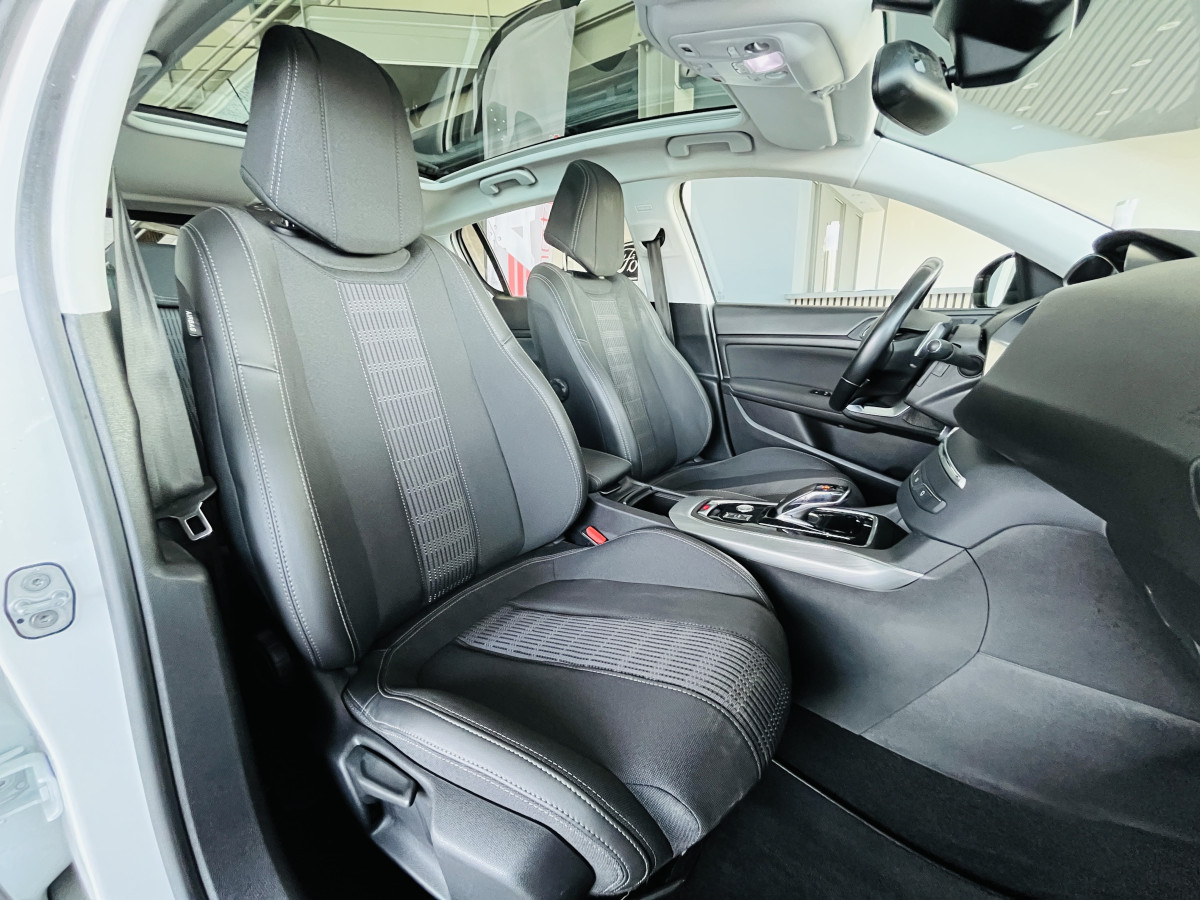 PEUGEOT 308 1,2 130 EAT8 TYPE ALLURE GPS KEYLESS APPLE CARPLAY TOIT PANRAMIQUE REGULATEUR LIMITEUR ATTELAGE PARK PILOT JANTES ALU 17  EXCELLENT ETAT