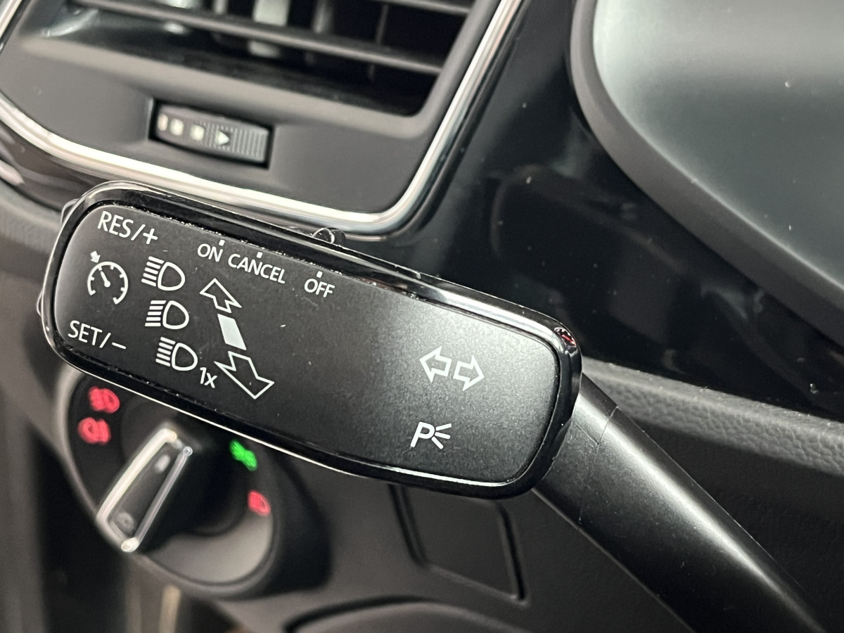 SEAT LEON CUPRA 2,0 TSI 300 GPS DCC REGULATEUR  PARK PILOT SEAT SOUND  FULL LED KEYESS DIGITAL COCKPIT JANTES 19 EXCELLENT ETAT