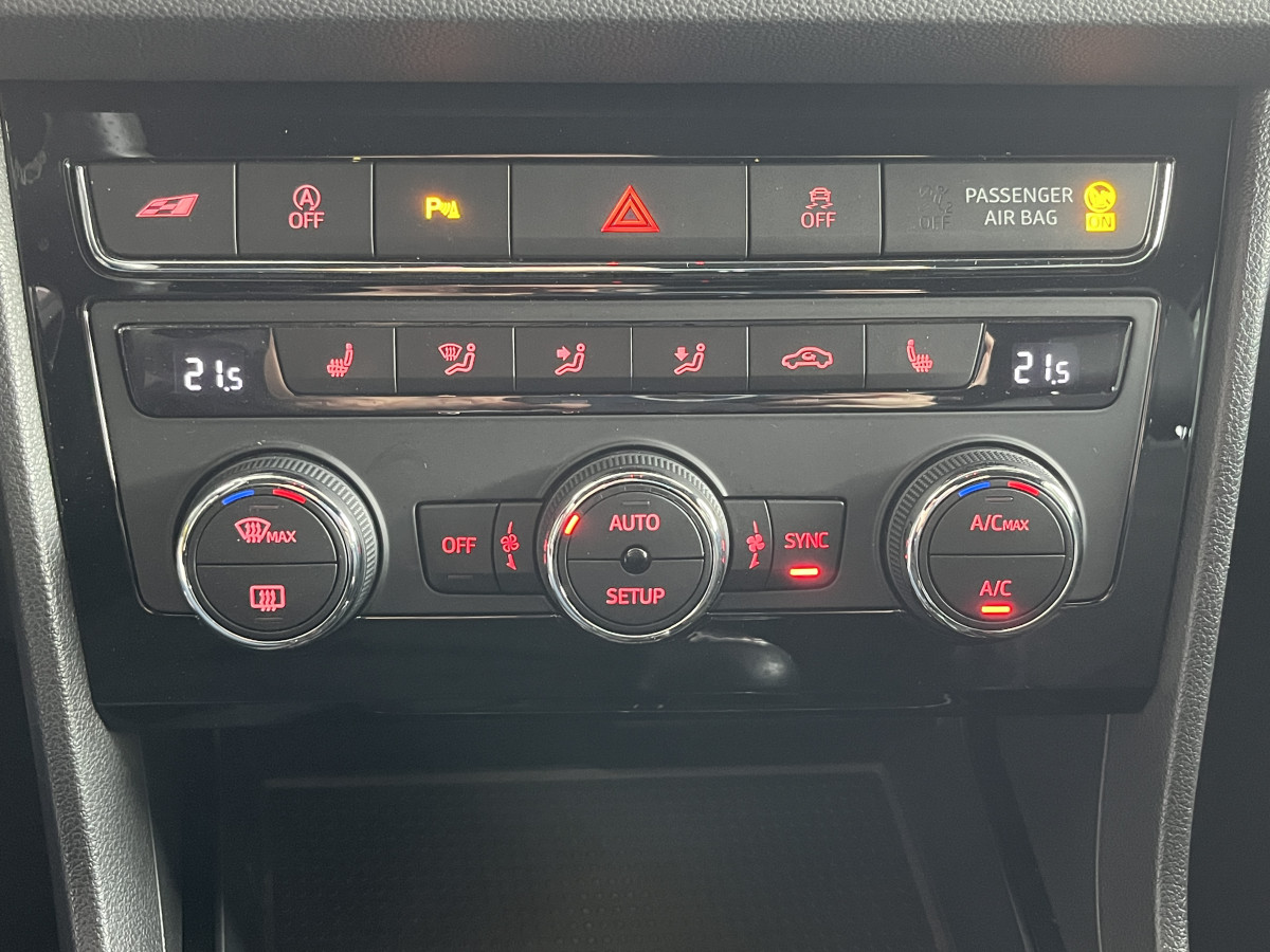 SEAT LEON CUPRA 2,0 TSI 300 GPS DCC REGULATEUR  PARK PILOT SEAT SOUND  FULL LED KEYESS DIGITAL COCKPIT JANTES 19 EXCELLENT ETAT