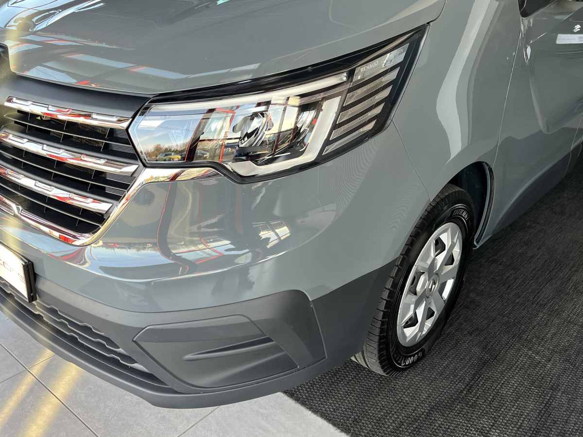 RENAULT TRAFIC SPACECLASS 9 PLACES  L2 H1 2,0 DCI 150 GPS FEUX FULL LED APPLE CARPLAY RADAR DE RECUL REGULATEUR LIMITEUR TVA RECUPERABLE EXCELLENT ETAT