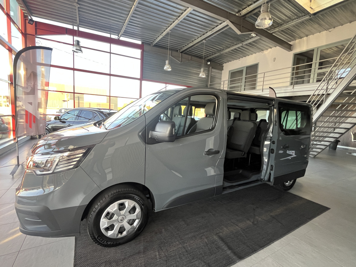 RENAULT TRAFIC SPACECLASS 9 PLACES  L2 H1 2,0 DCI 150 GPS FEUX FULL LED APPLE CARPLAY RADAR DE RECUL REGULATEUR LIMITEUR TVA RECUPERABLE EXCELLENT ETAT