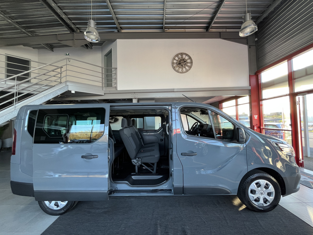 RENAULT TRAFIC SPACECLASS 9 PLACES  L2 H1 2,0 DCI 150 GPS FEUX FULL LED APPLE CARPLAY RADAR DE RECUL REGULATEUR LIMITEUR TVA RECUPERABLE EXCELLENT ETAT