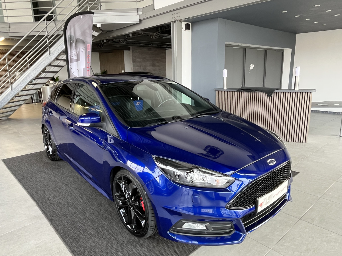 FORD FOCUS ST 2,0 250 PACK PERFORMANCE GPS CAMERA PACK HIVER RECARO KEYLESS APPLE CARPLAY  HIFI SONY BLUETOOTH JANTES 19  EXCELLENT ETAT