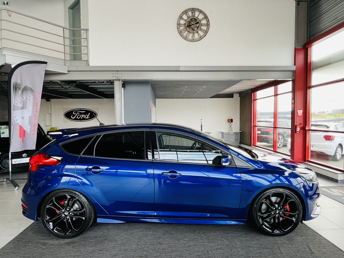 FORD FOCUS ST 2,0 250 PACK PERFORMANCE GPS CAMERA PACK HIVER RECARO KEYLESS APPLE CARPLAY  HIFI SONY BLUETOOTH JANTES 19  EXCELLENT ETAT