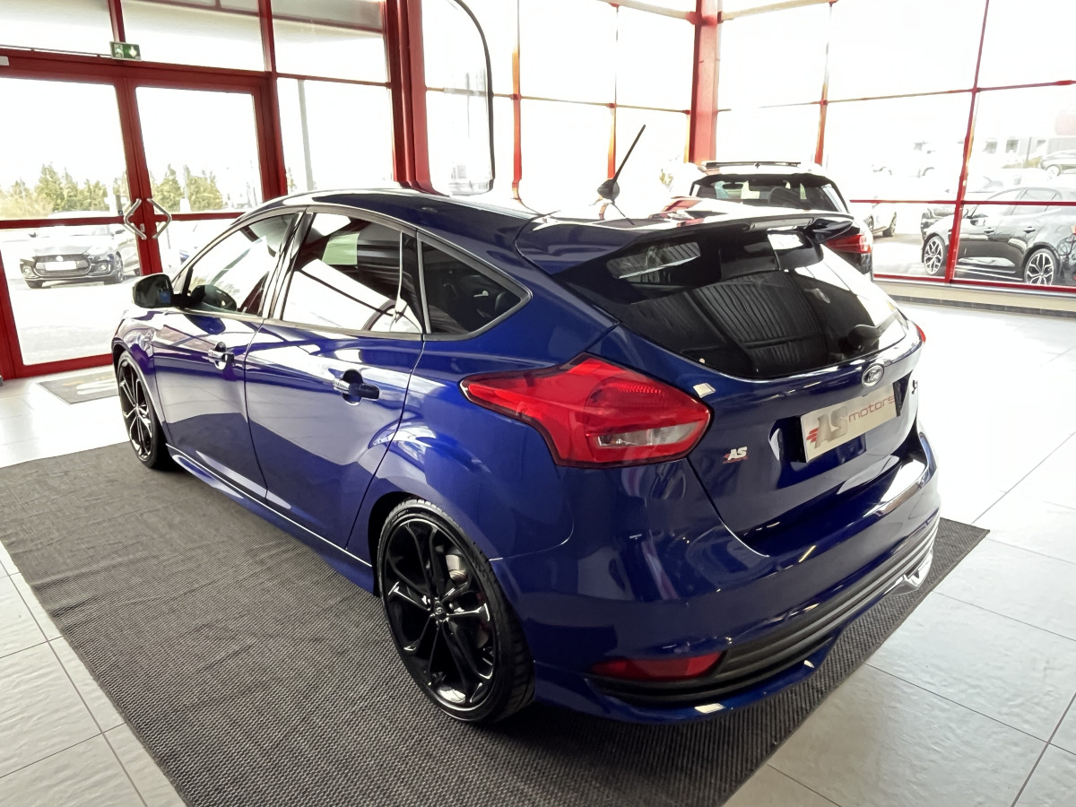 FORD FOCUS ST 2,0 250 PACK PERFORMANCE GPS CAMERA PACK HIVER RECARO KEYLESS APPLE CARPLAY  HIFI SONY BLUETOOTH JANTES 19  EXCELLENT ETAT