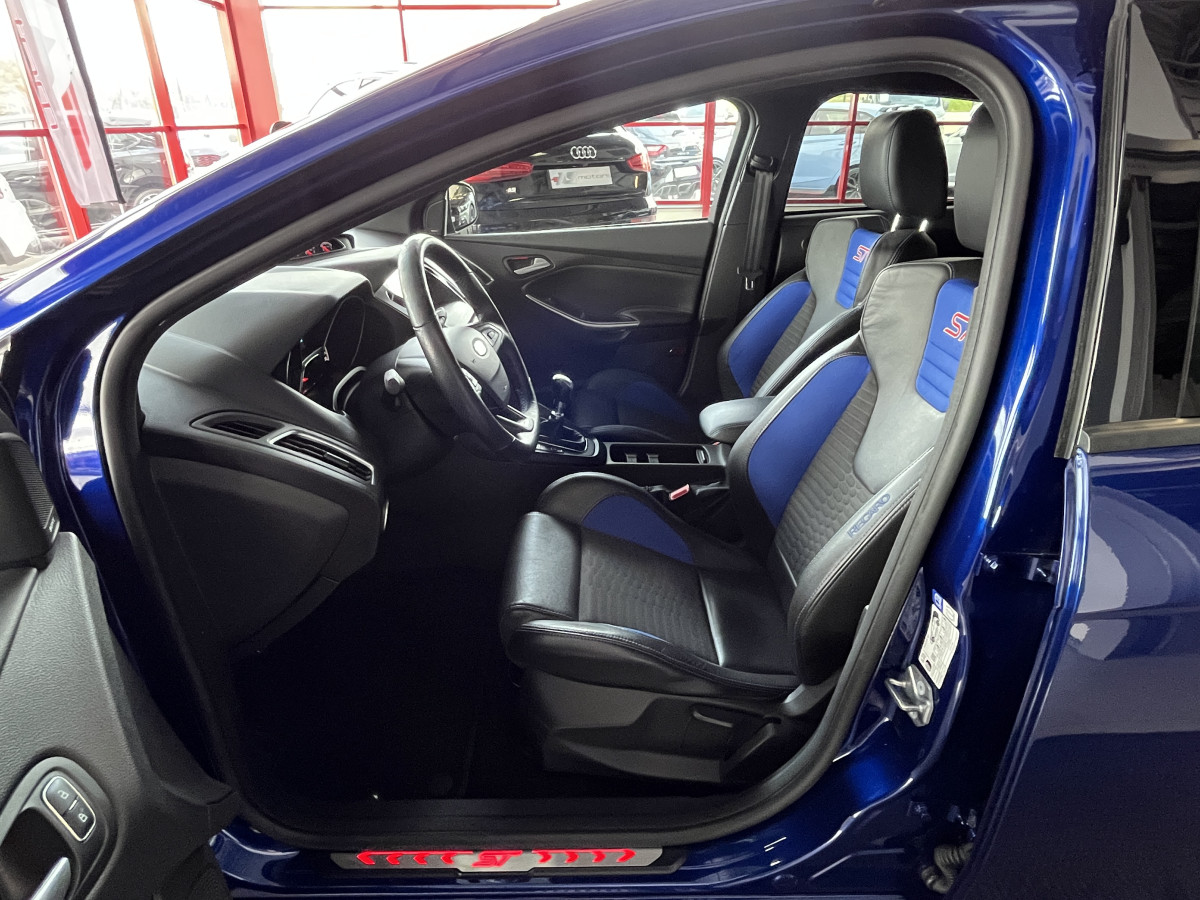 FORD FOCUS ST 2,0 250 PACK PERFORMANCE GPS CAMERA PACK HIVER RECARO KEYLESS APPLE CARPLAY  HIFI SONY BLUETOOTH JANTES 19  EXCELLENT ETAT
