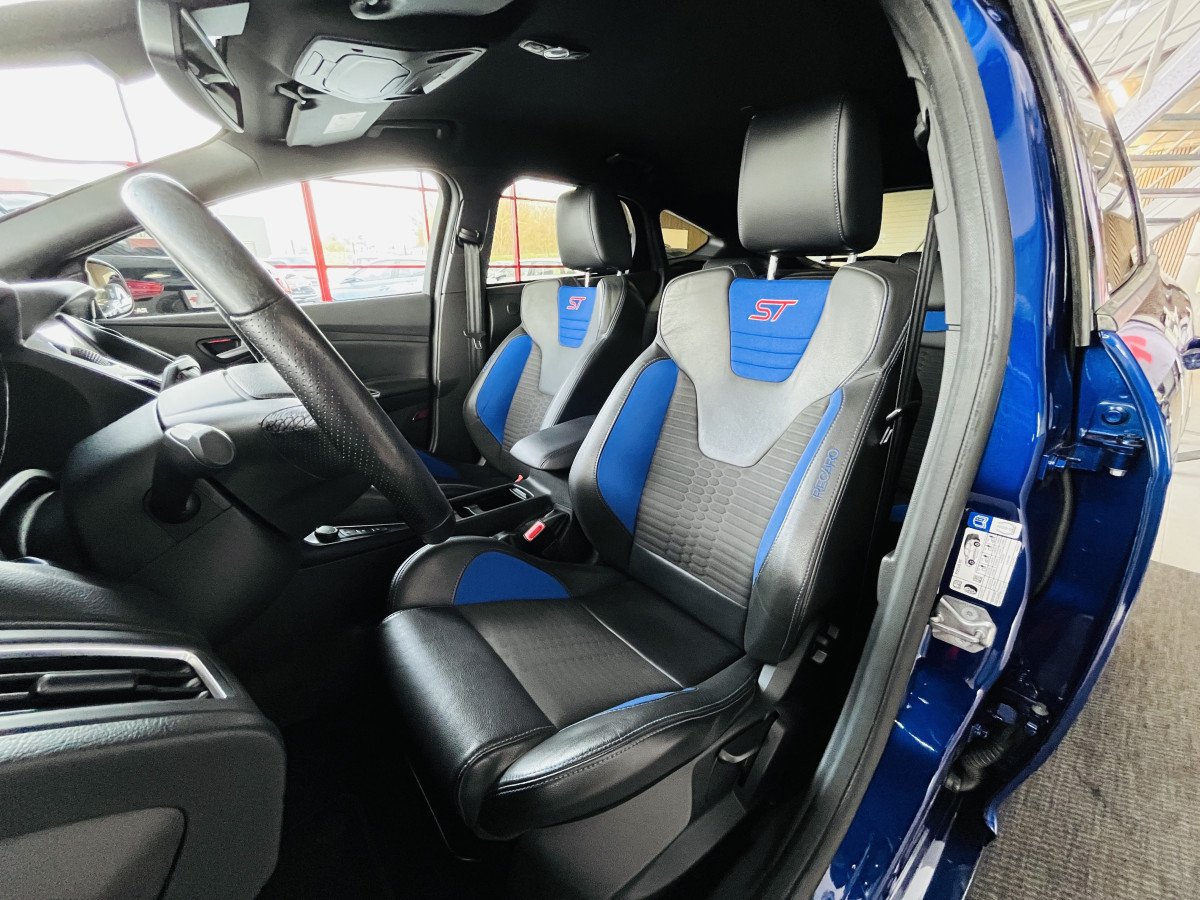 FORD FOCUS ST 2,0 250 PACK PERFORMANCE GPS CAMERA PACK HIVER RECARO KEYLESS APPLE CARPLAY  HIFI SONY BLUETOOTH JANTES 19  EXCELLENT ETAT