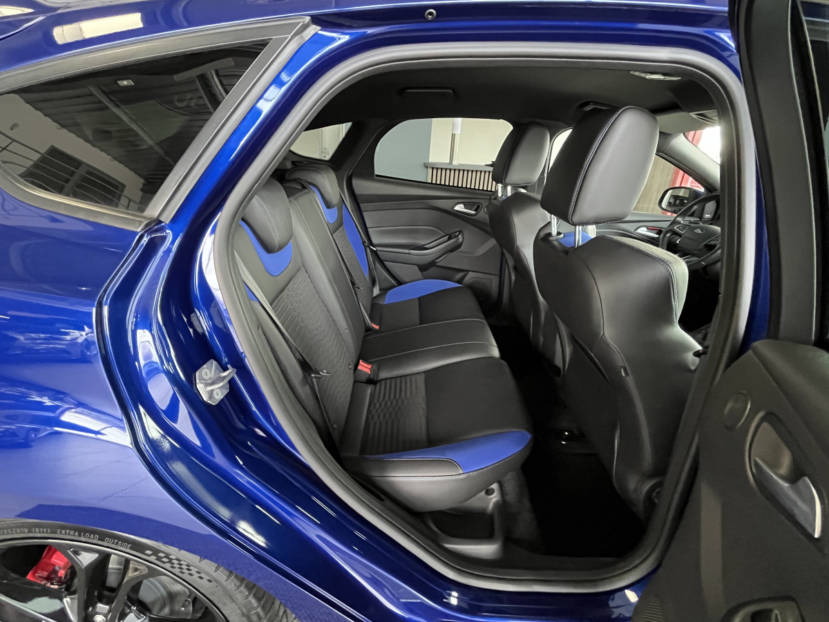 FORD FOCUS ST 2,0 250 PACK PERFORMANCE GPS CAMERA PACK HIVER RECARO KEYLESS APPLE CARPLAY  HIFI SONY BLUETOOTH JANTES 19  EXCELLENT ETAT