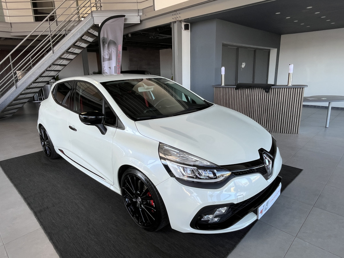 RENAULT CLIO RS TROPHY 1,6 220 EDC GPS CAMERA REGULATEUR LIMITEUR AKRAPOVIC KEYLESS RS DRIVE  HIFI BASS REFLEX PARK PILOT FEUX LED JANTES 18 EXCELLENT ETAT