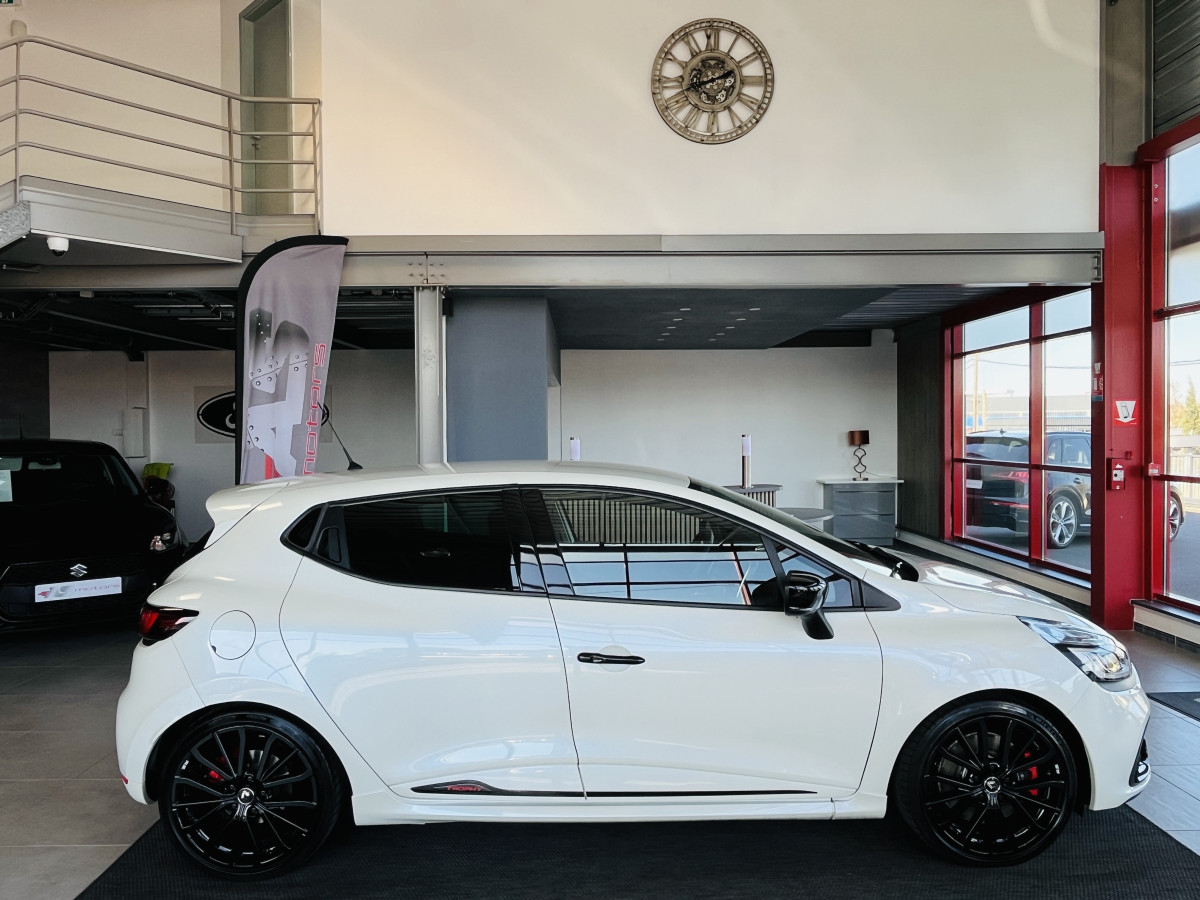 RENAULT CLIO RS TROPHY 1,6 220 EDC GPS CAMERA REGULATEUR LIMITEUR AKRAPOVIC KEYLESS RS DRIVE  HIFI BASS REFLEX PARK PILOT FEUX LED JANTES 18 EXCELLENT ETAT