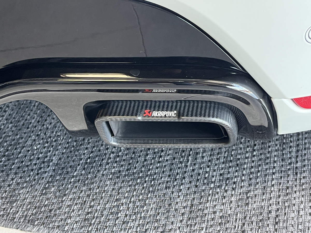 RENAULT CLIO RS TROPHY 1,6 220 EDC GPS CAMERA REGULATEUR LIMITEUR AKRAPOVIC KEYLESS RS DRIVE  HIFI BASS REFLEX PARK PILOT FEUX LED JANTES 18 EXCELLENT ETAT