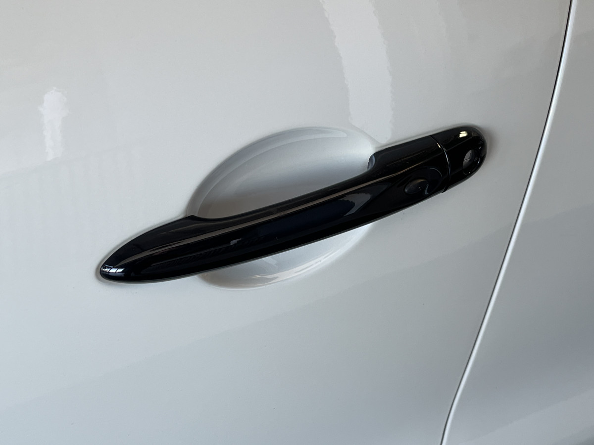 RENAULT CLIO RS TROPHY 1,6 220 EDC GPS CAMERA REGULATEUR LIMITEUR AKRAPOVIC KEYLESS RS DRIVE  HIFI BASS REFLEX PARK PILOT FEUX LED JANTES 18 EXCELLENT ETAT