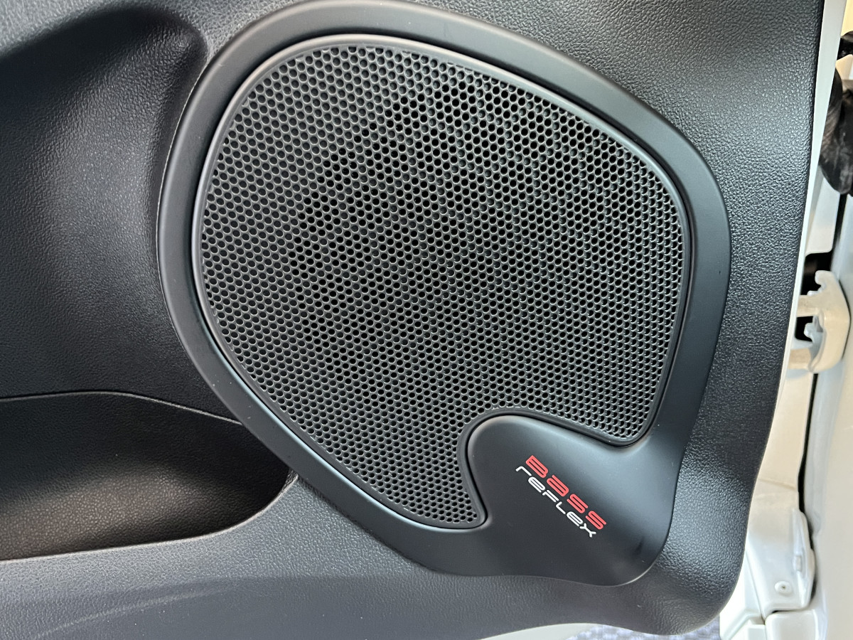 RENAULT CLIO RS TROPHY 1,6 220 EDC GPS CAMERA REGULATEUR LIMITEUR AKRAPOVIC KEYLESS RS DRIVE  HIFI BASS REFLEX PARK PILOT FEUX LED JANTES 18 EXCELLENT ETAT