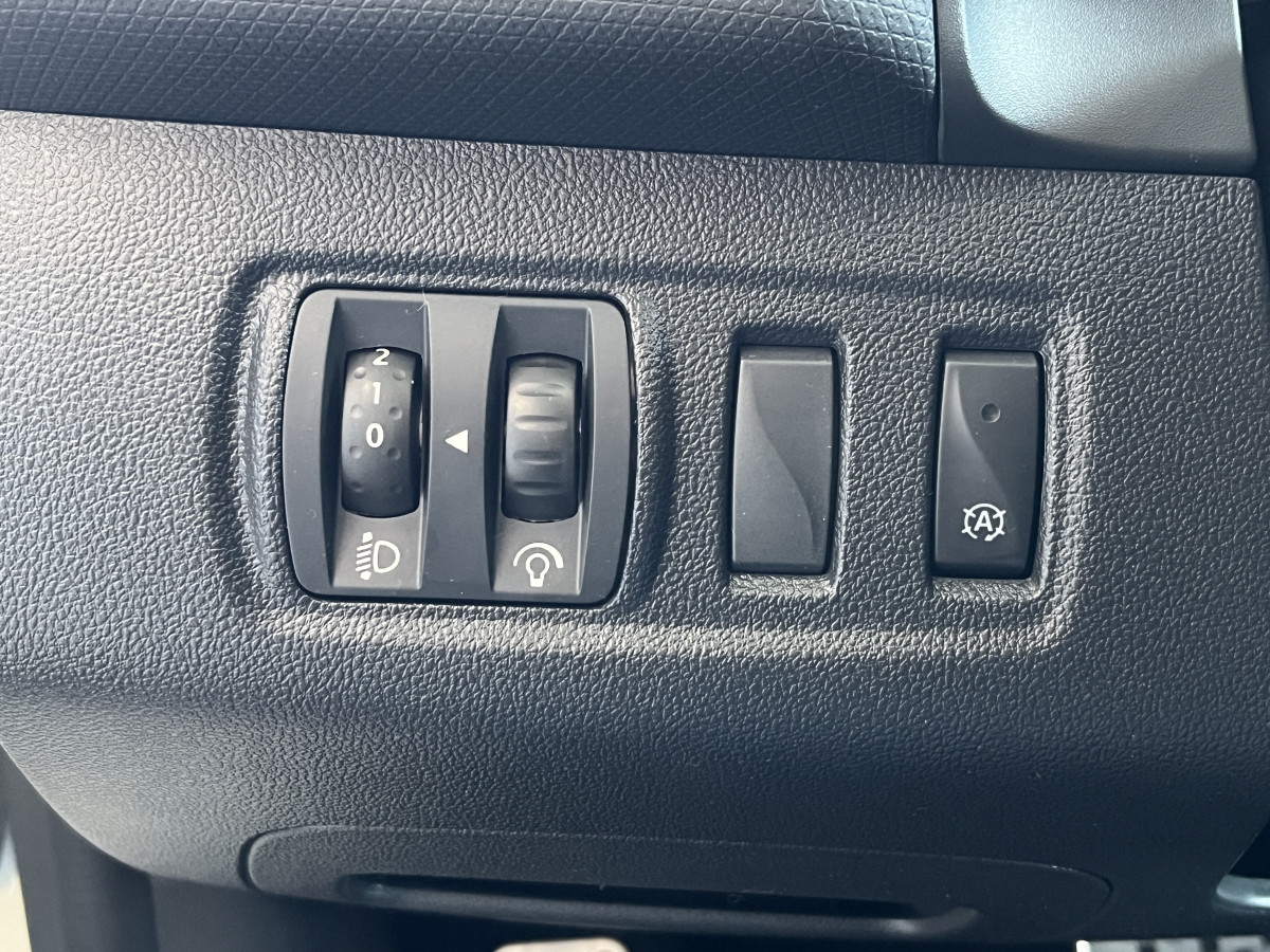 RENAULT CLIO RS TROPHY 1,6 220 EDC GPS CAMERA REGULATEUR LIMITEUR AKRAPOVIC KEYLESS RS DRIVE  HIFI BASS REFLEX PARK PILOT FEUX LED JANTES 18 EXCELLENT ETAT