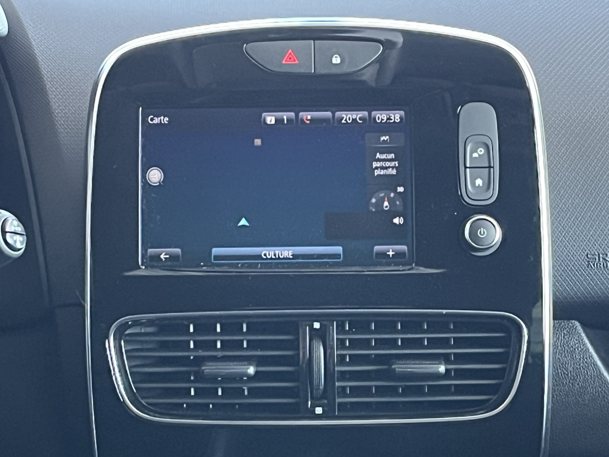 RENAULT CLIO RS TROPHY 1,6 220 EDC GPS CAMERA REGULATEUR LIMITEUR AKRAPOVIC KEYLESS RS DRIVE  HIFI BASS REFLEX PARK PILOT FEUX LED JANTES 18 EXCELLENT ETAT