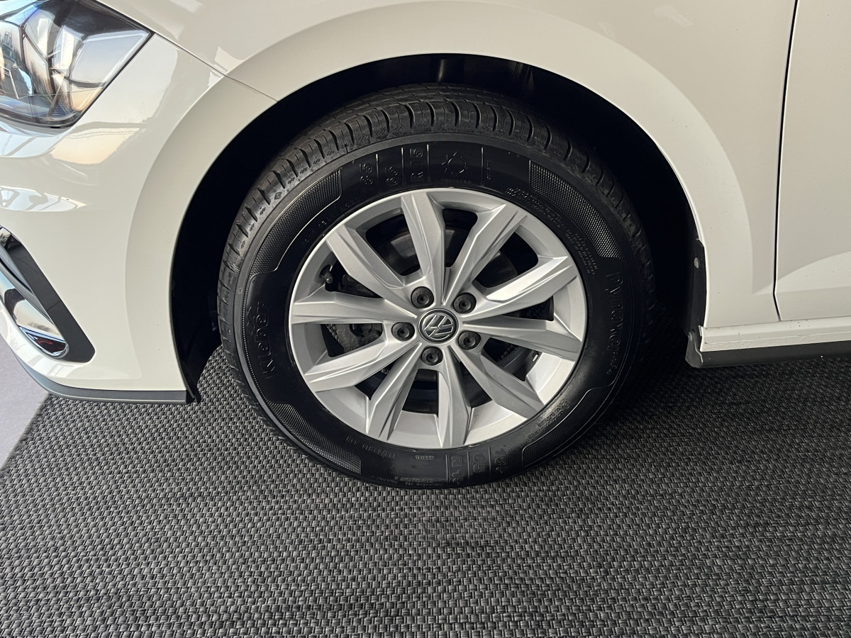 VOLKSWAGEN POLO 1,0 TSI 95 R-LINE  DSG7 TOIT PANORAMIQUE OUVRANT GPS  REGULATEUR ADAPTATIF  LIMITEUR PARK PILOT FEU HALOGENE JANTE ALU 15 EXCELLENT ETAT