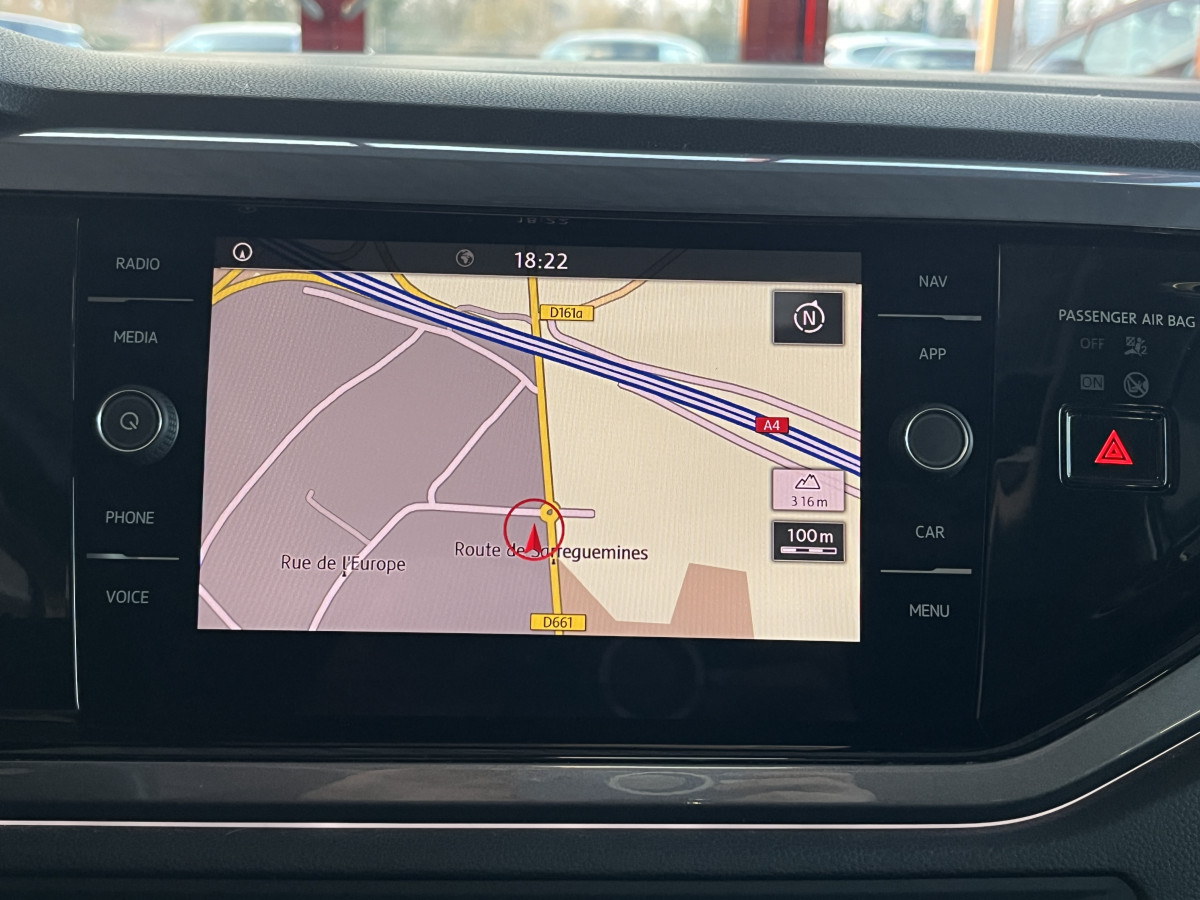 VOLKSWAGEN POLO 1,0 TSI 95 R-LINE  DSG7 TOIT PANORAMIQUE OUVRANT GPS  REGULATEUR ADAPTATIF  LIMITEUR PARK PILOT FEU HALOGENE JANTE ALU 15 EXCELLENT ETAT