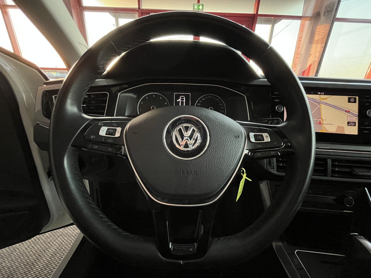 VOLKSWAGEN POLO 1,0 TSI 95 R-LINE  DSG7 TOIT PANORAMIQUE OUVRANT GPS  REGULATEUR ADAPTATIF  LIMITEUR PARK PILOT FEU HALOGENE JANTE ALU 15 EXCELLENT ETAT