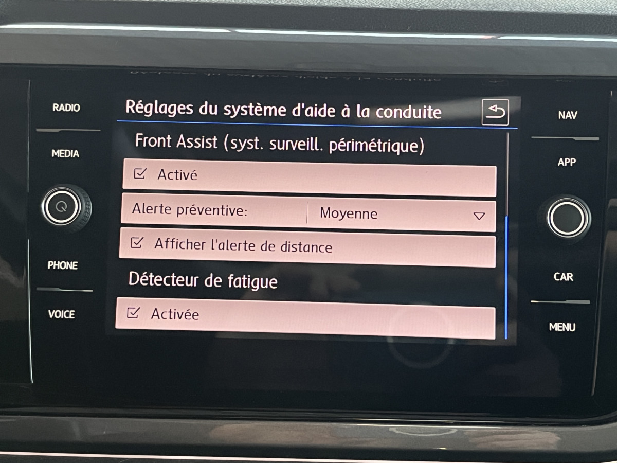 VOLKSWAGEN POLO 1,0 TSI 95 R-LINE  DSG7 TOIT PANORAMIQUE OUVRANT GPS  REGULATEUR ADAPTATIF  LIMITEUR PARK PILOT FEU HALOGENE JANTE ALU 15 EXCELLENT ETAT